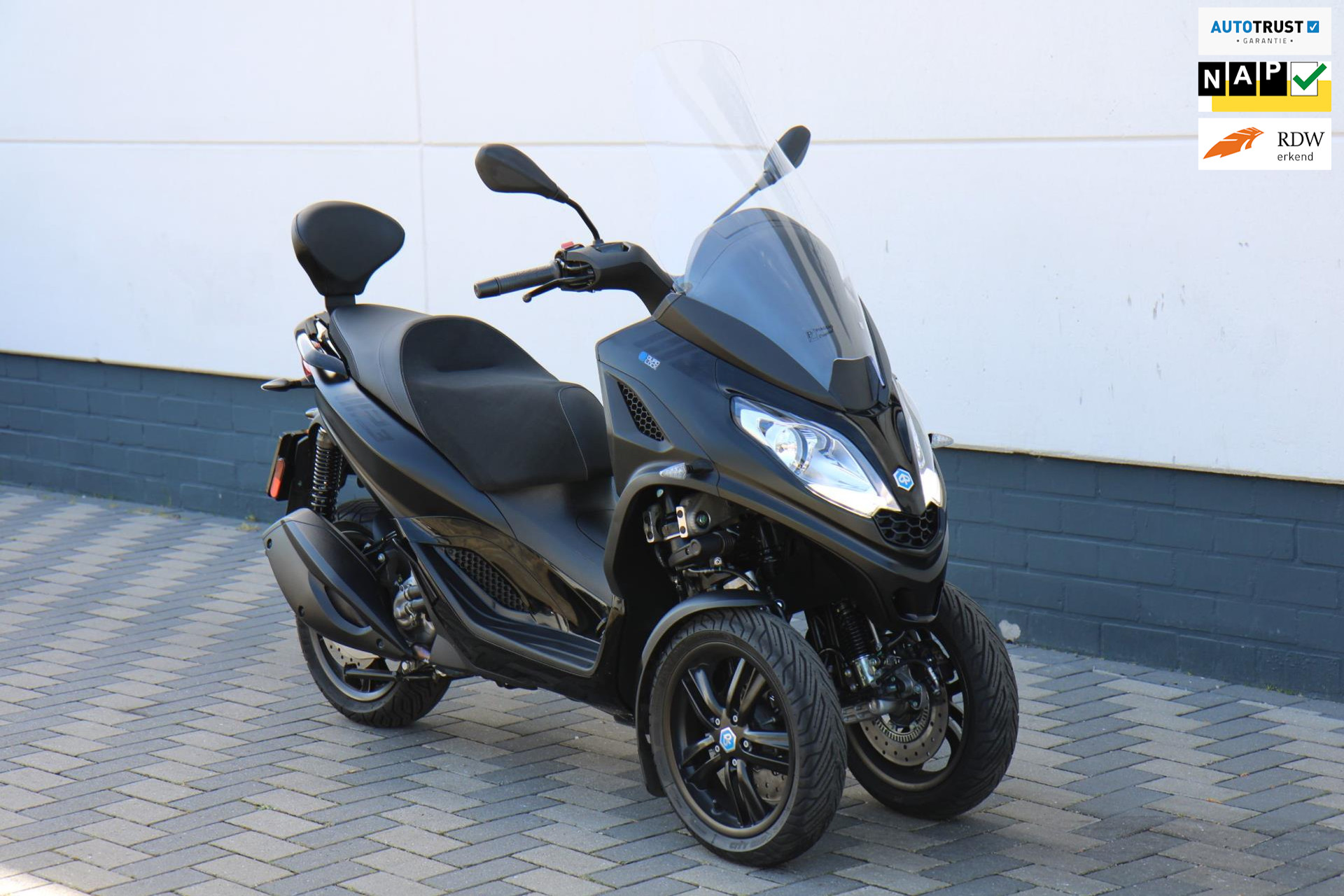 45899624-75.jpg