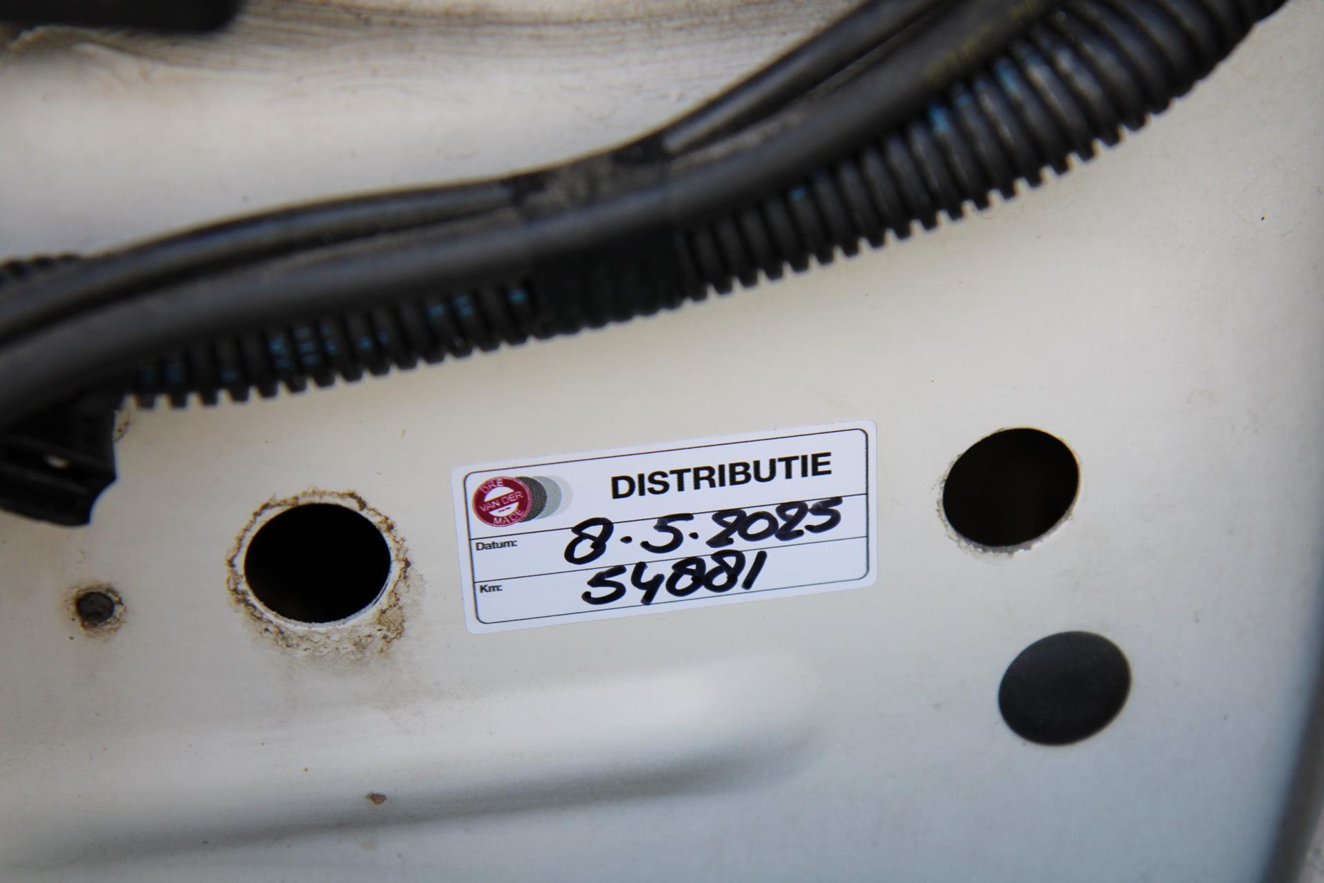 44704132-40.jpg