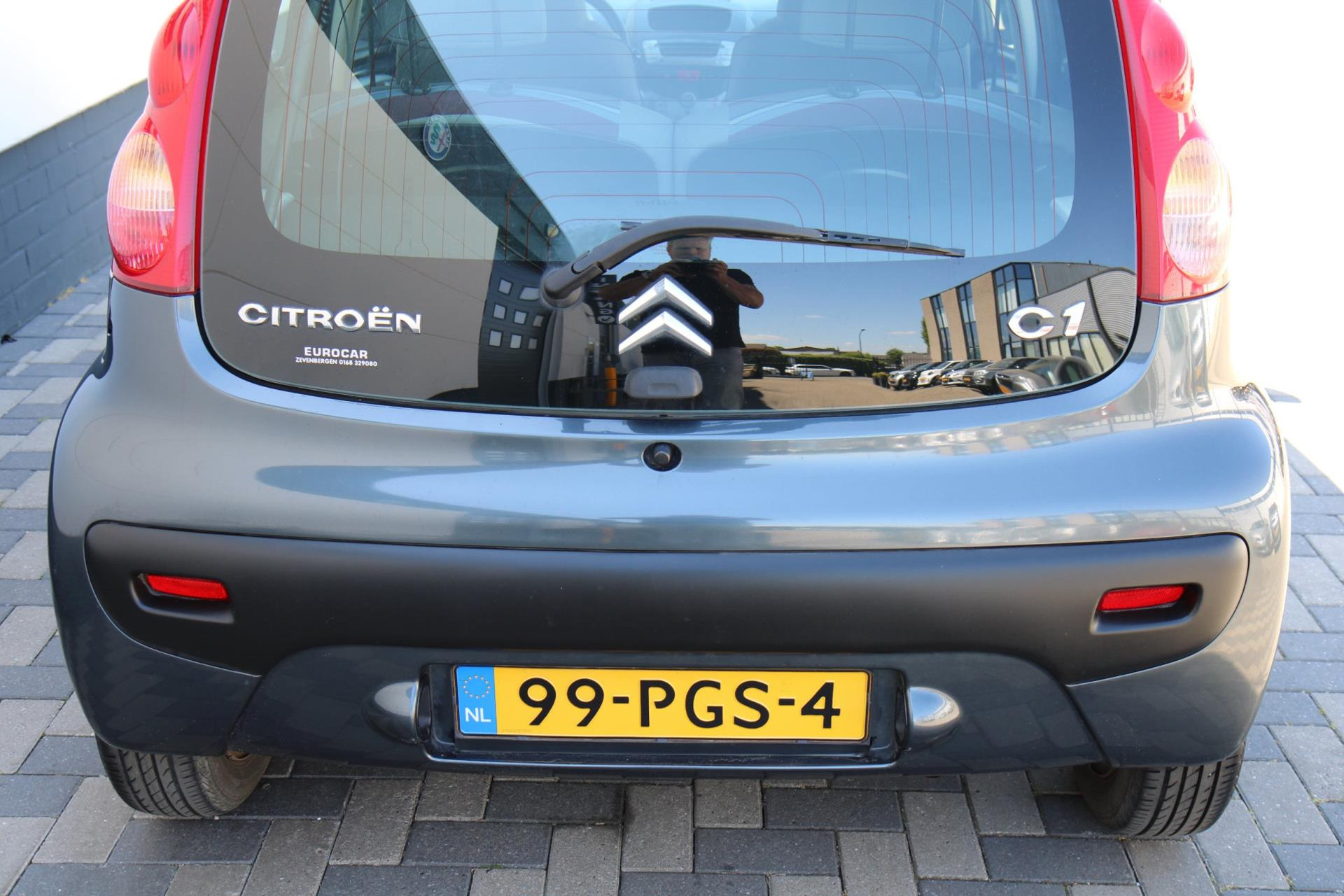 45085379-21.jpg