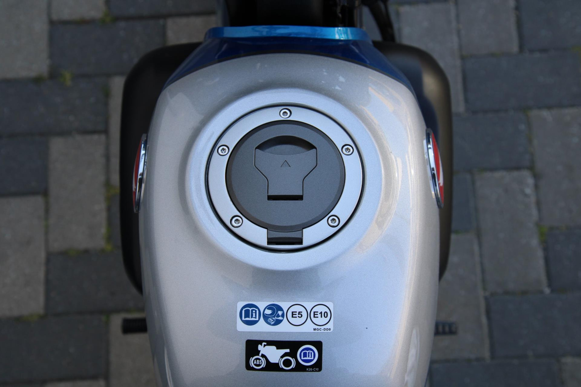 45310855-10.jpg