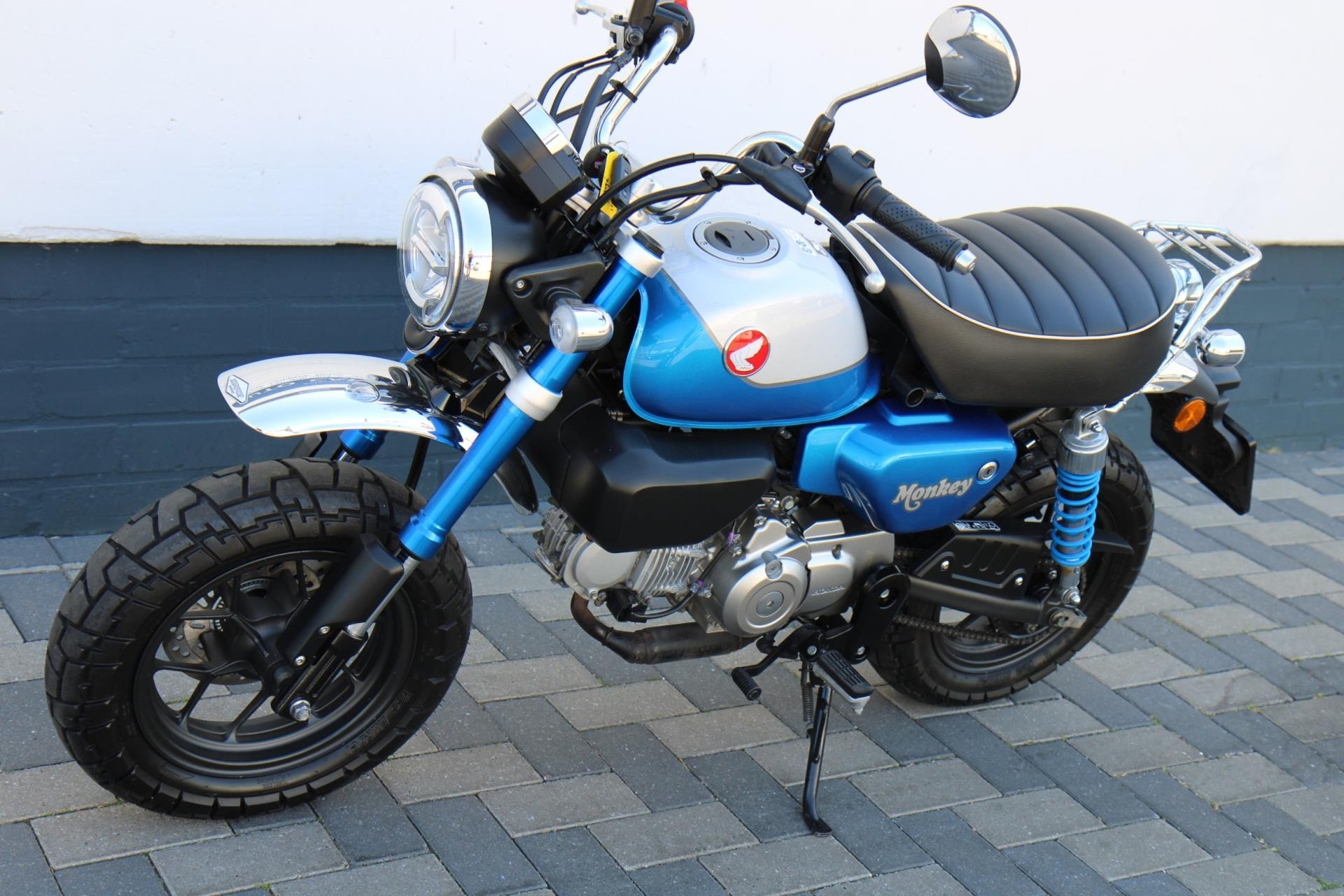 45310855-6.jpg