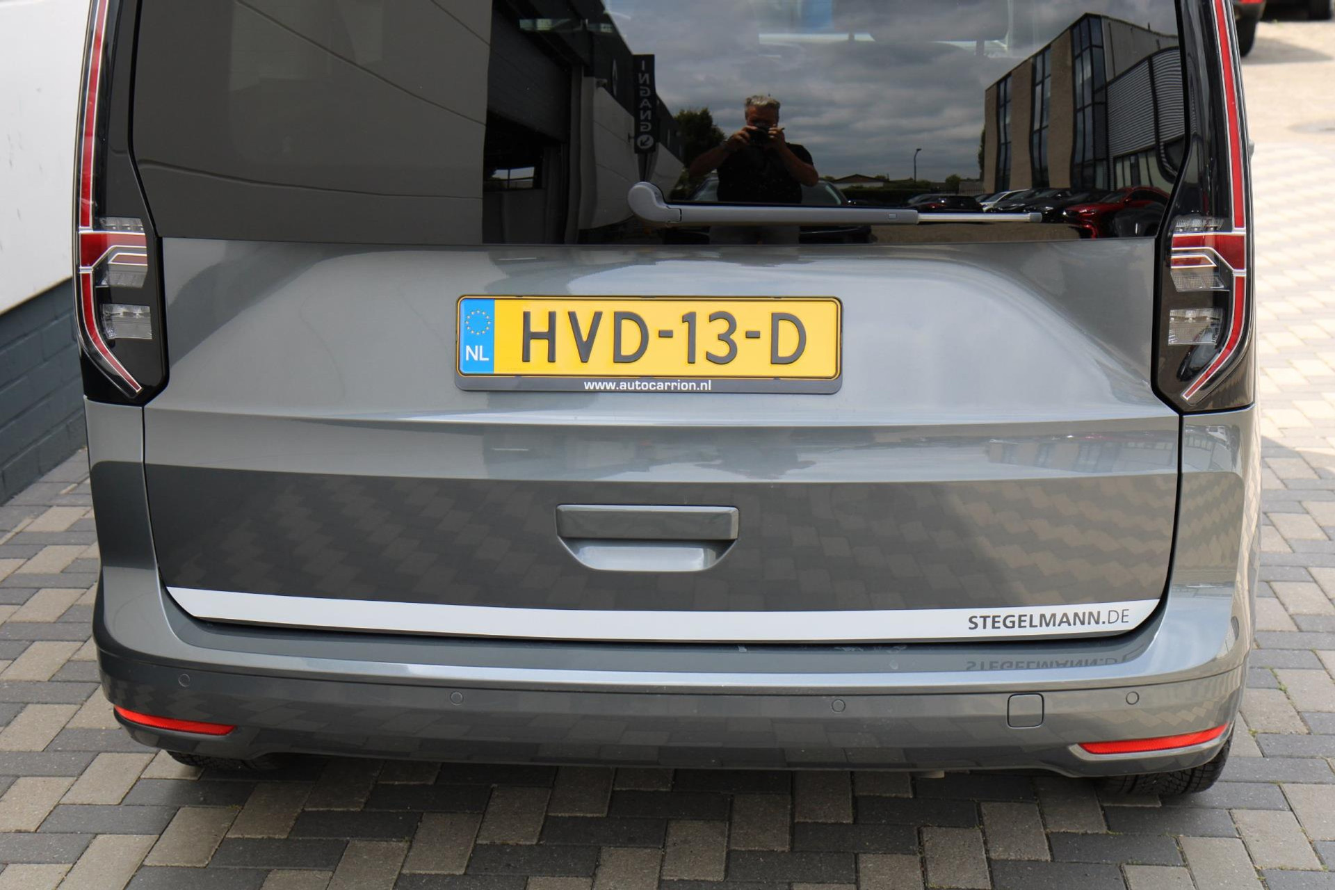 45627098-60.jpg