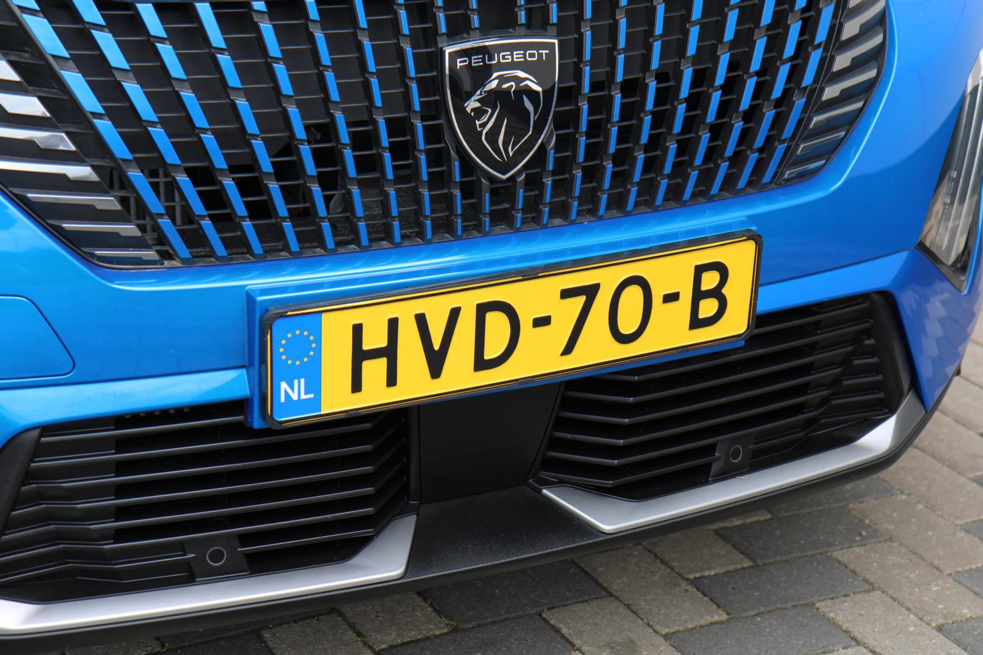 45669758-74.jpg