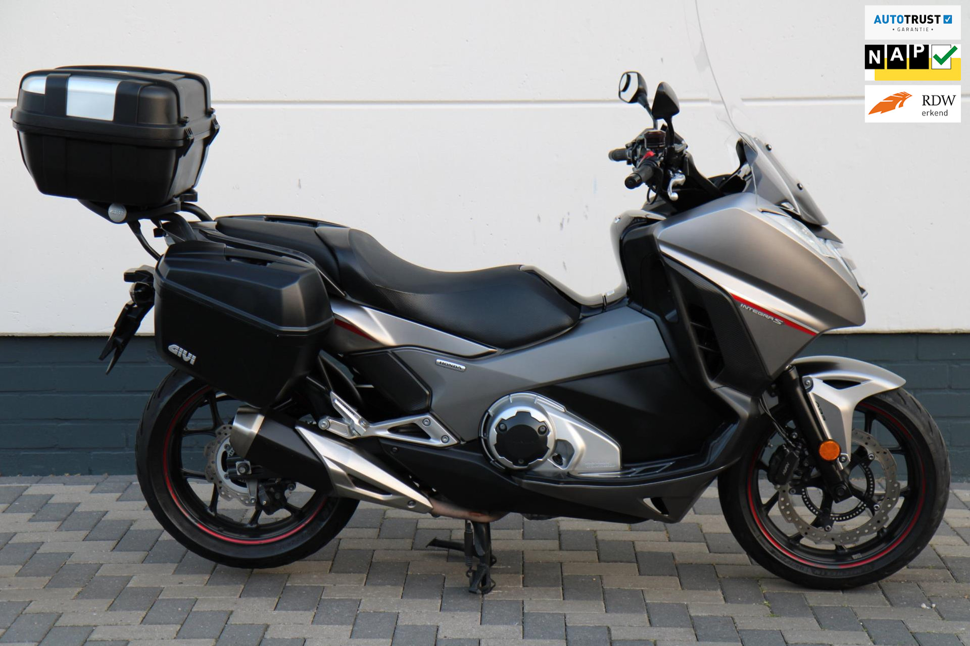 45899624-75.jpg