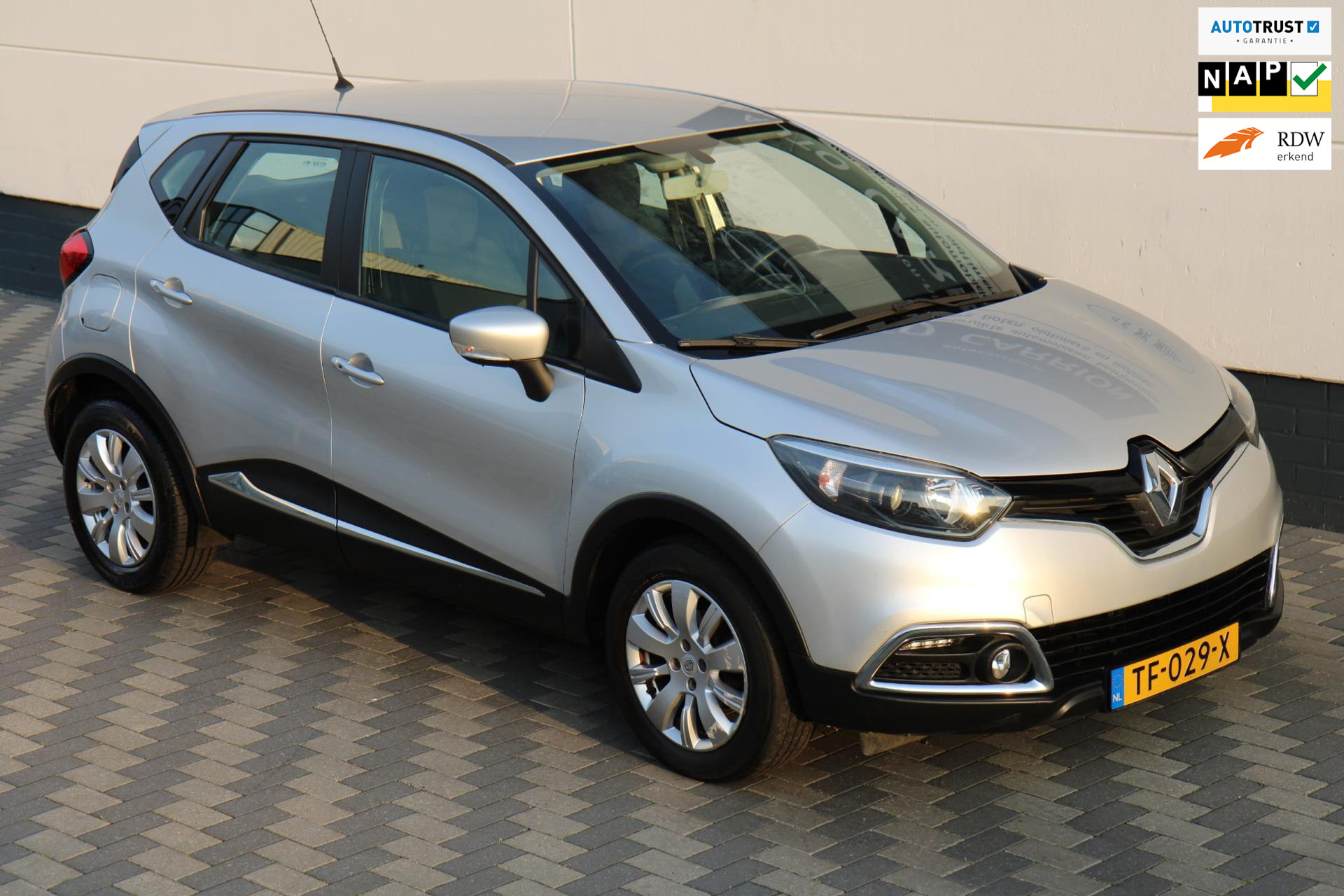 42166424-54.jpg