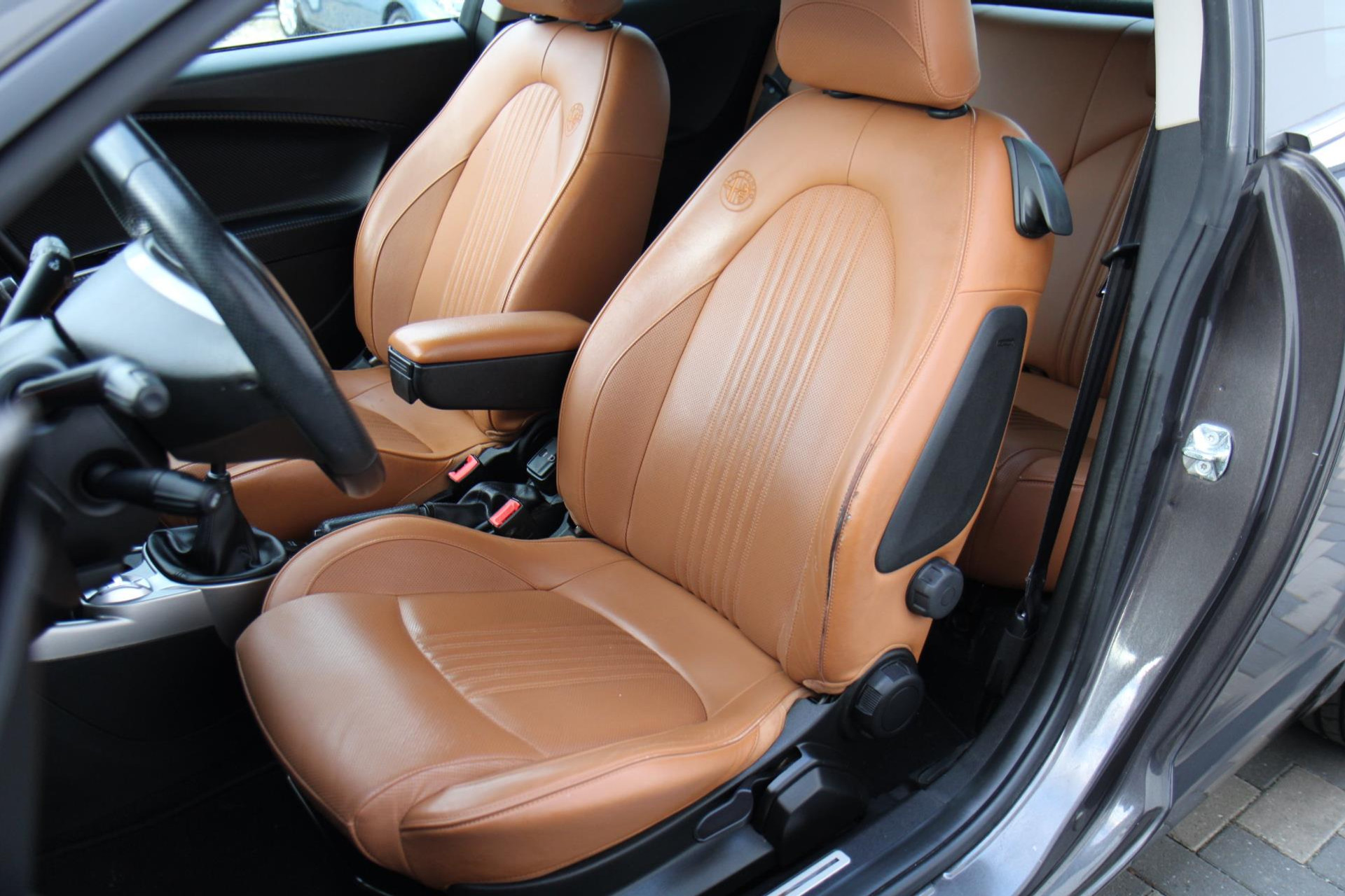 45899624-8.jpg