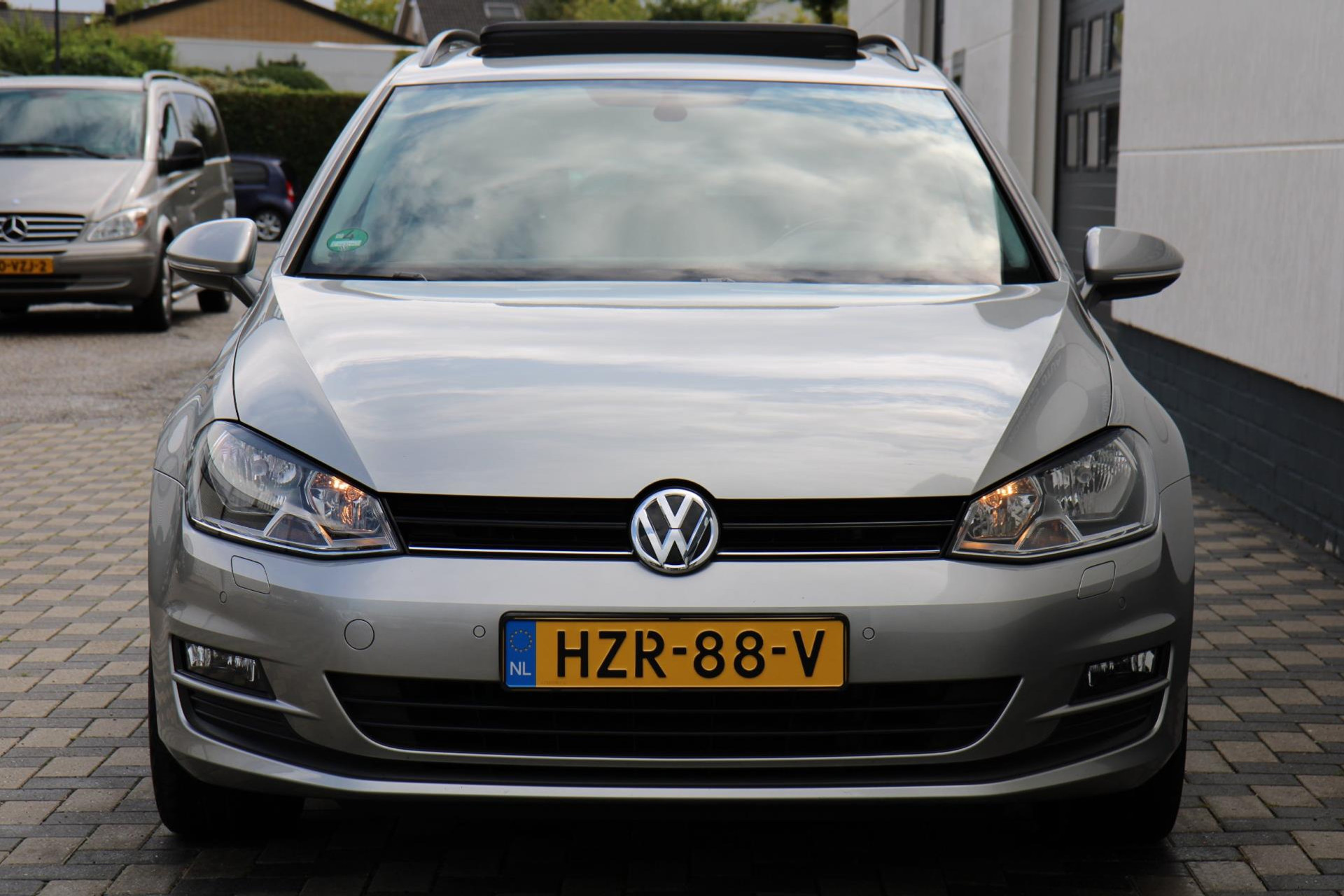 46482699-30.jpg
