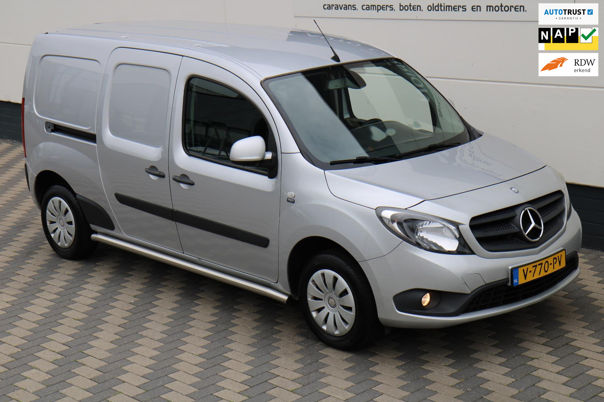 47098990-46.jpg