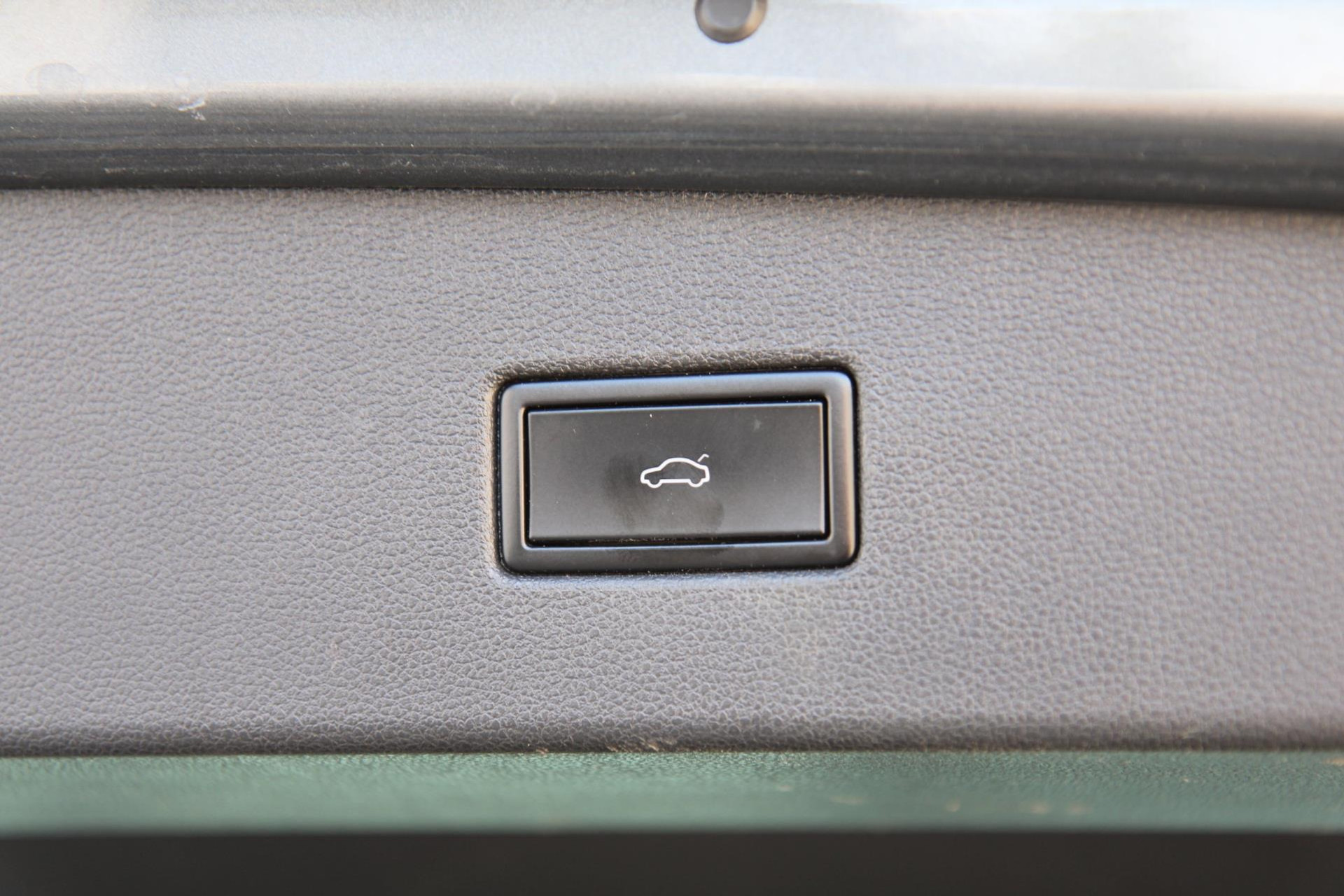 46744806-79.jpg