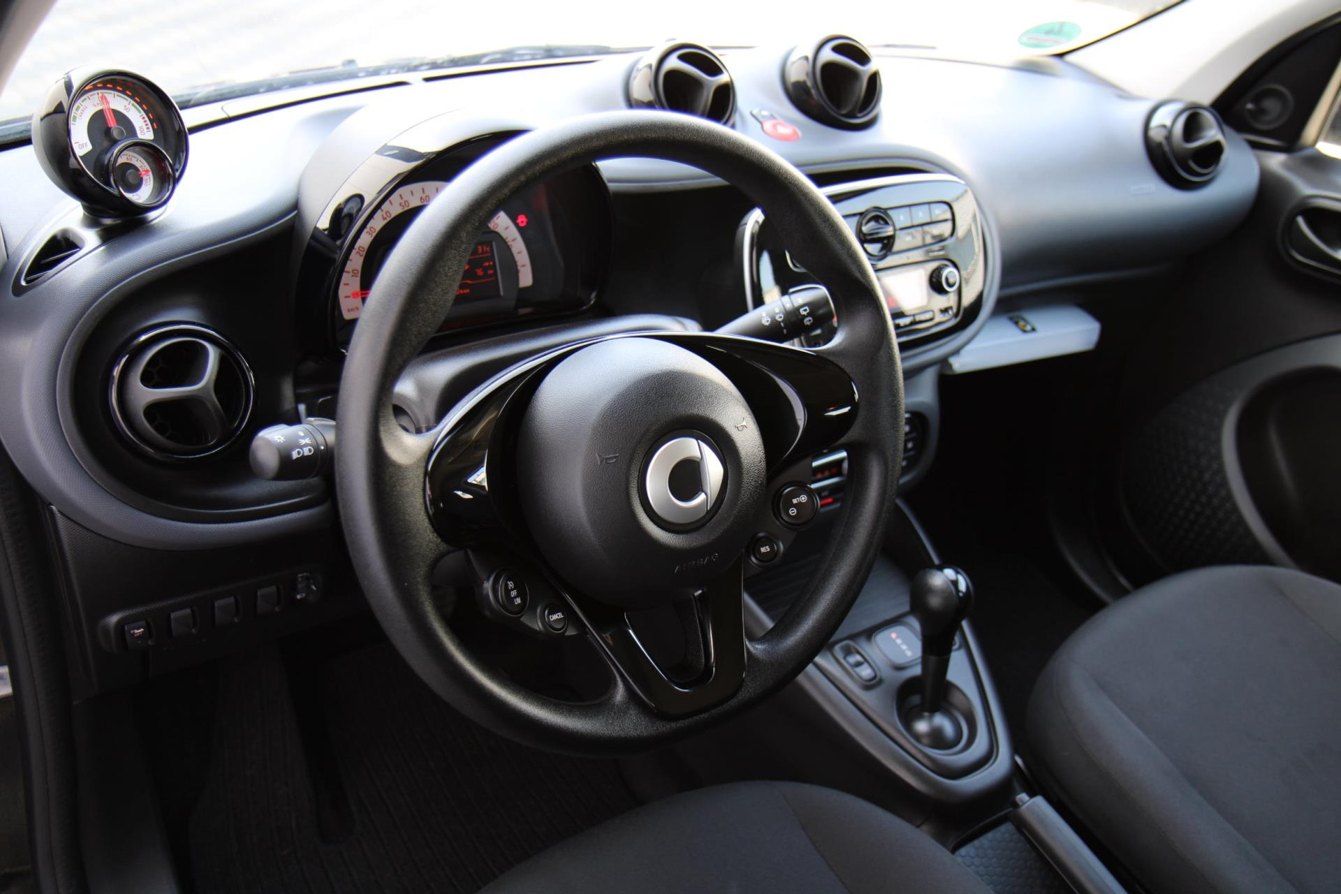 47032055-10.jpg