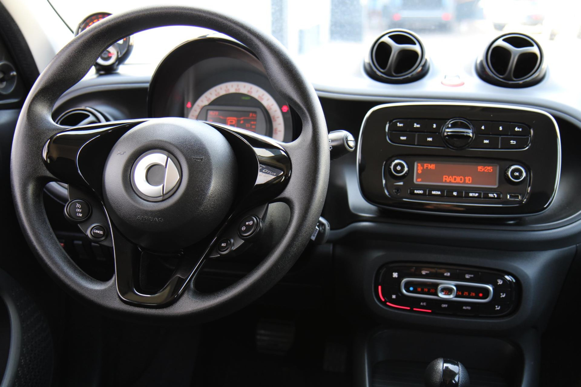 47032055-18.jpg