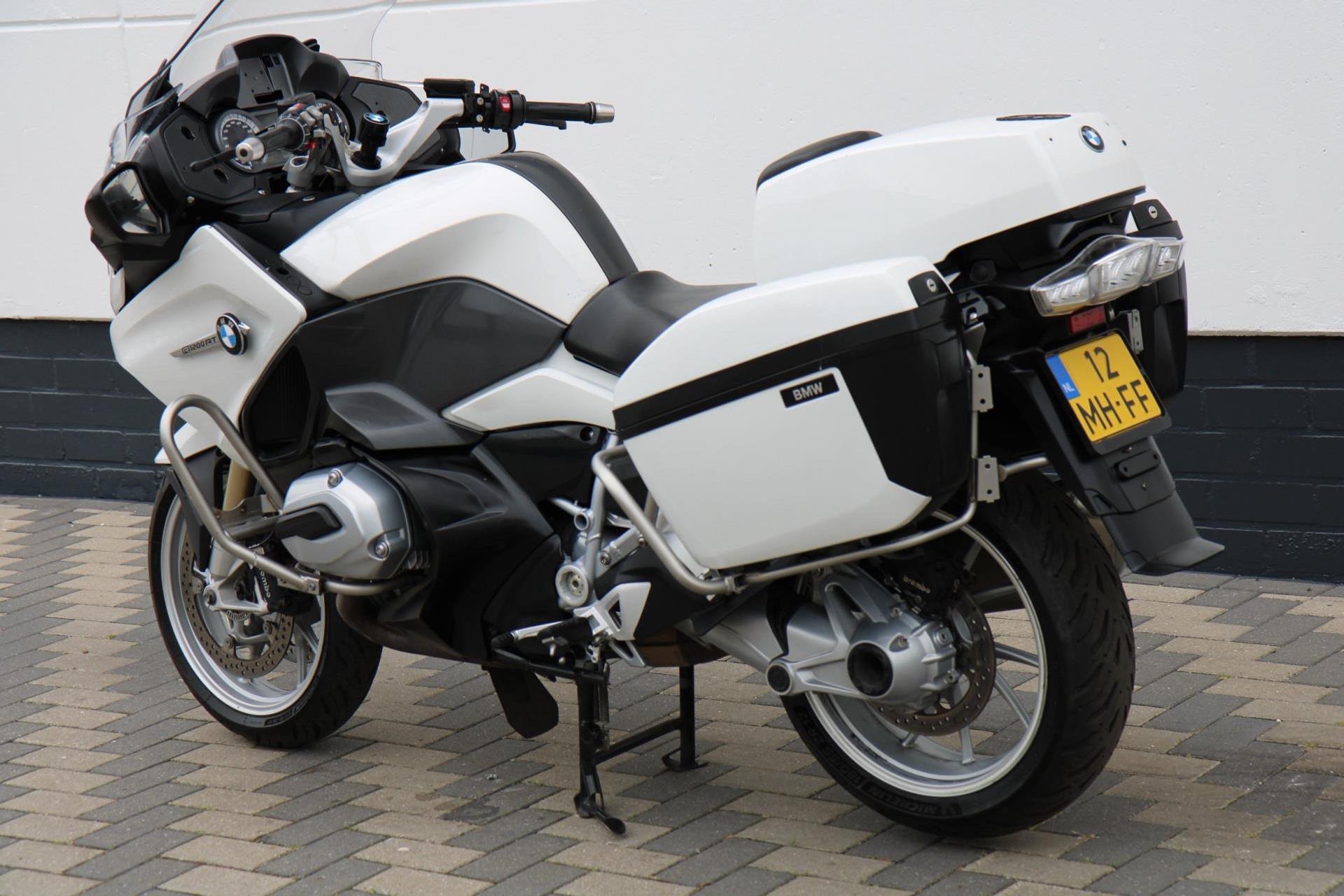 47043049-6.jpg