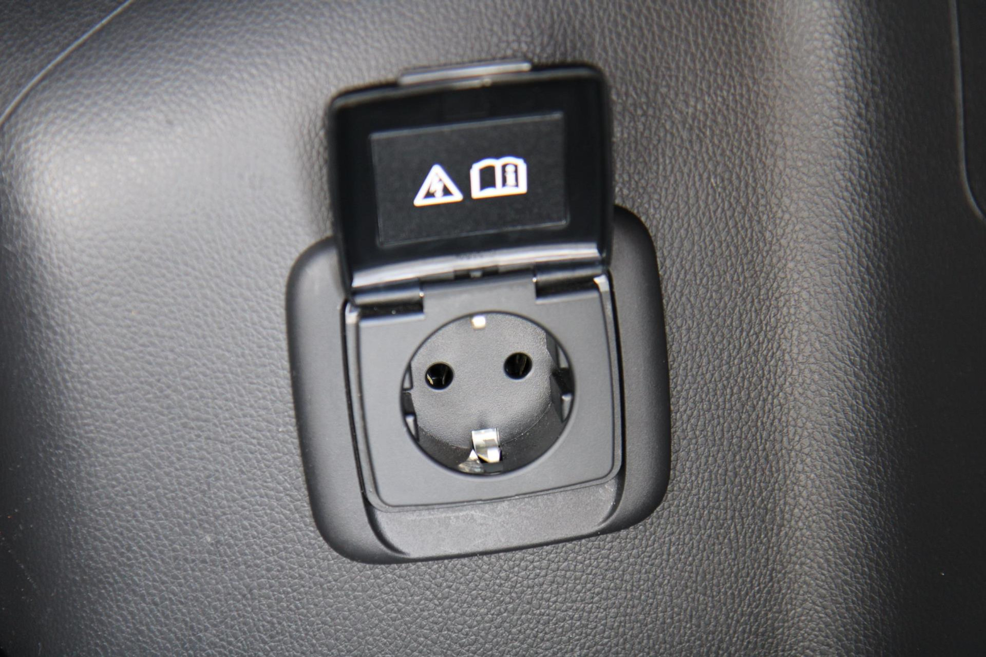 47134421-56.jpg