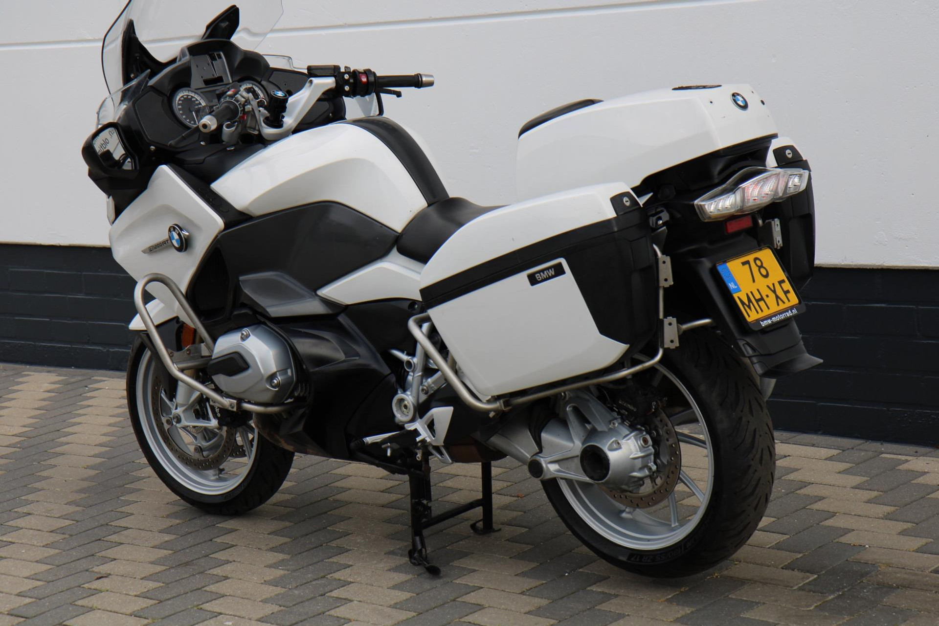 47212930-29.jpg