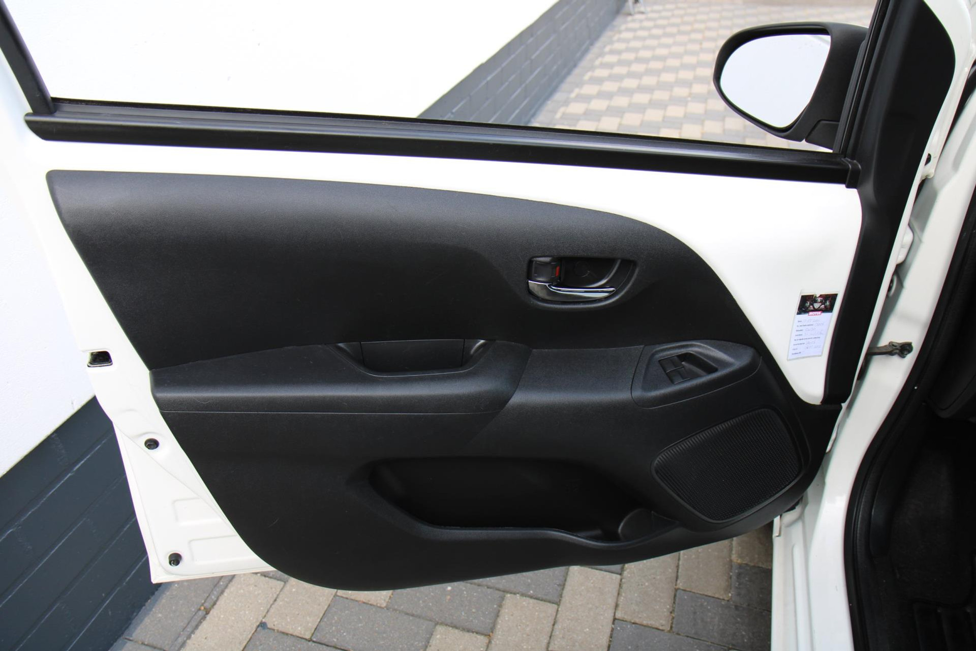 47226770-57.jpg