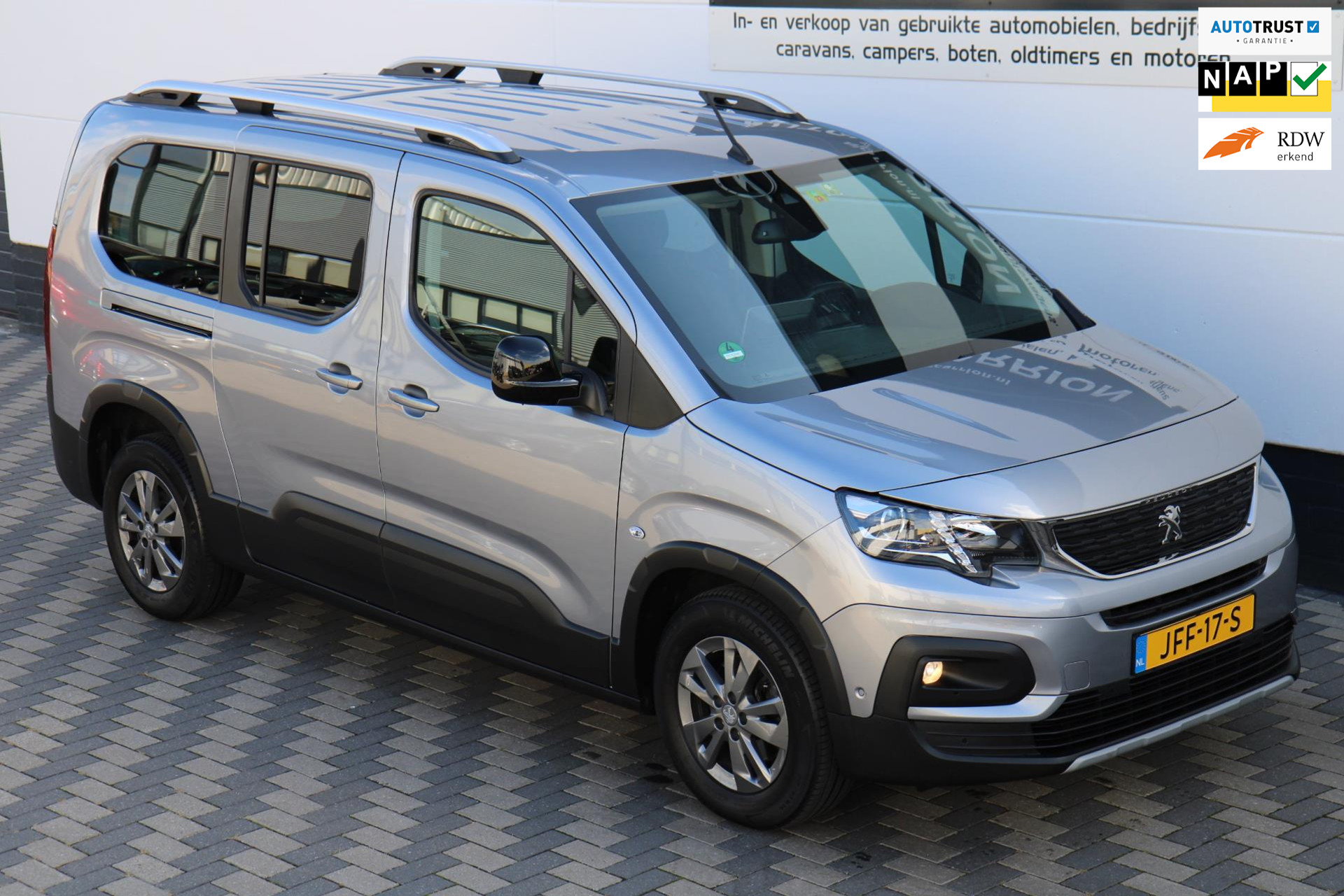 47950764-66.jpg