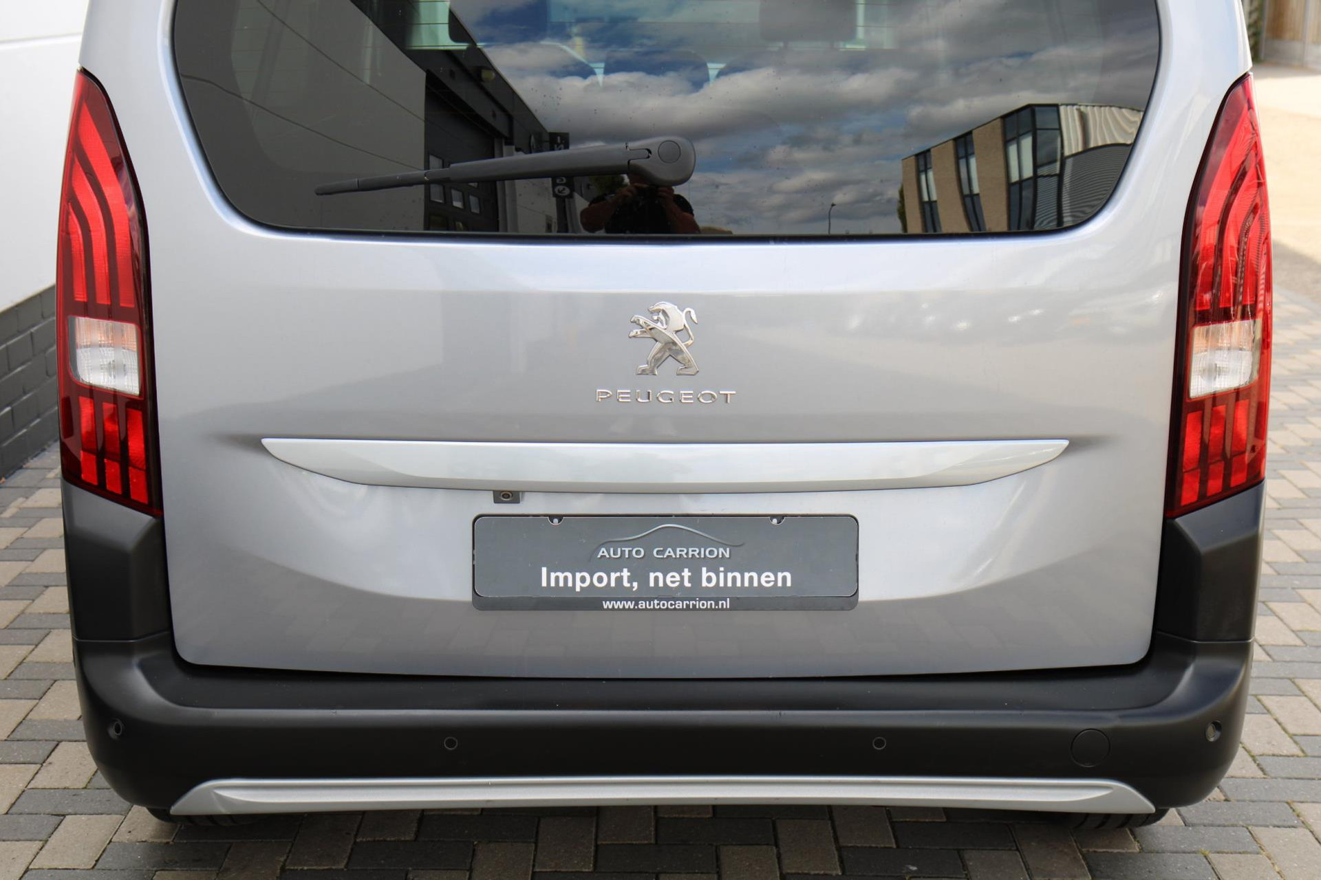 47260880-54.jpg
