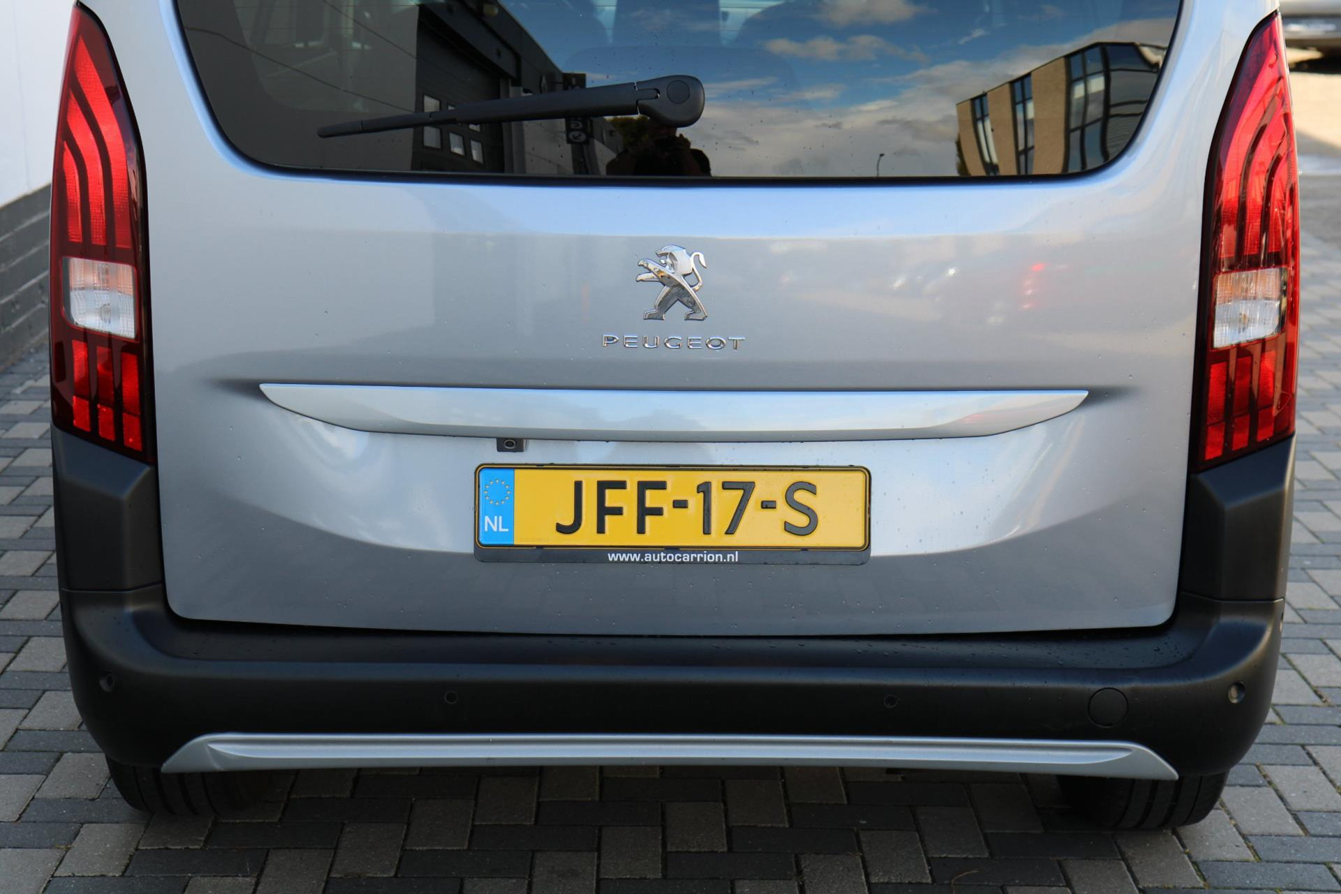 47260880-58.jpg