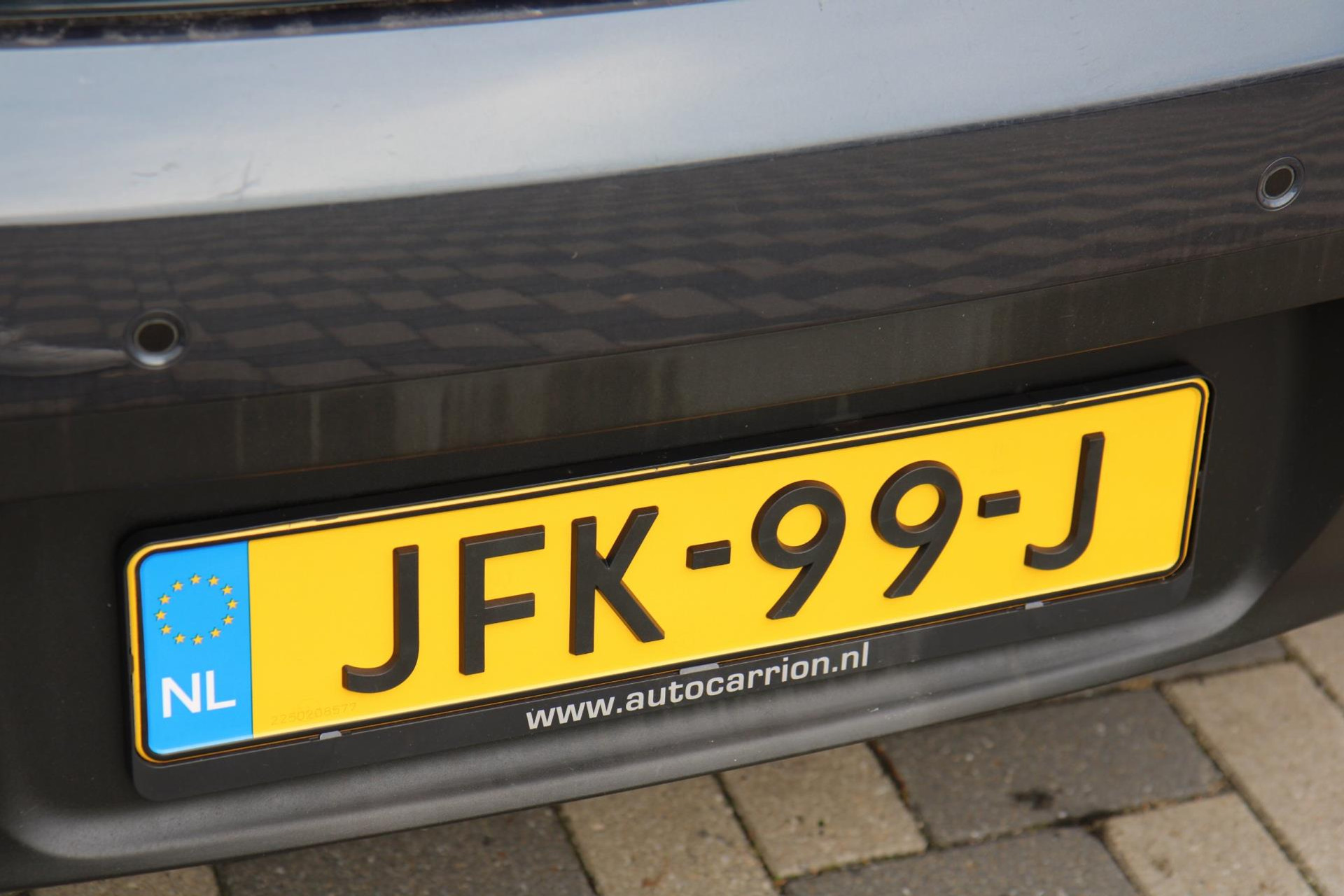 47332677-75.jpg