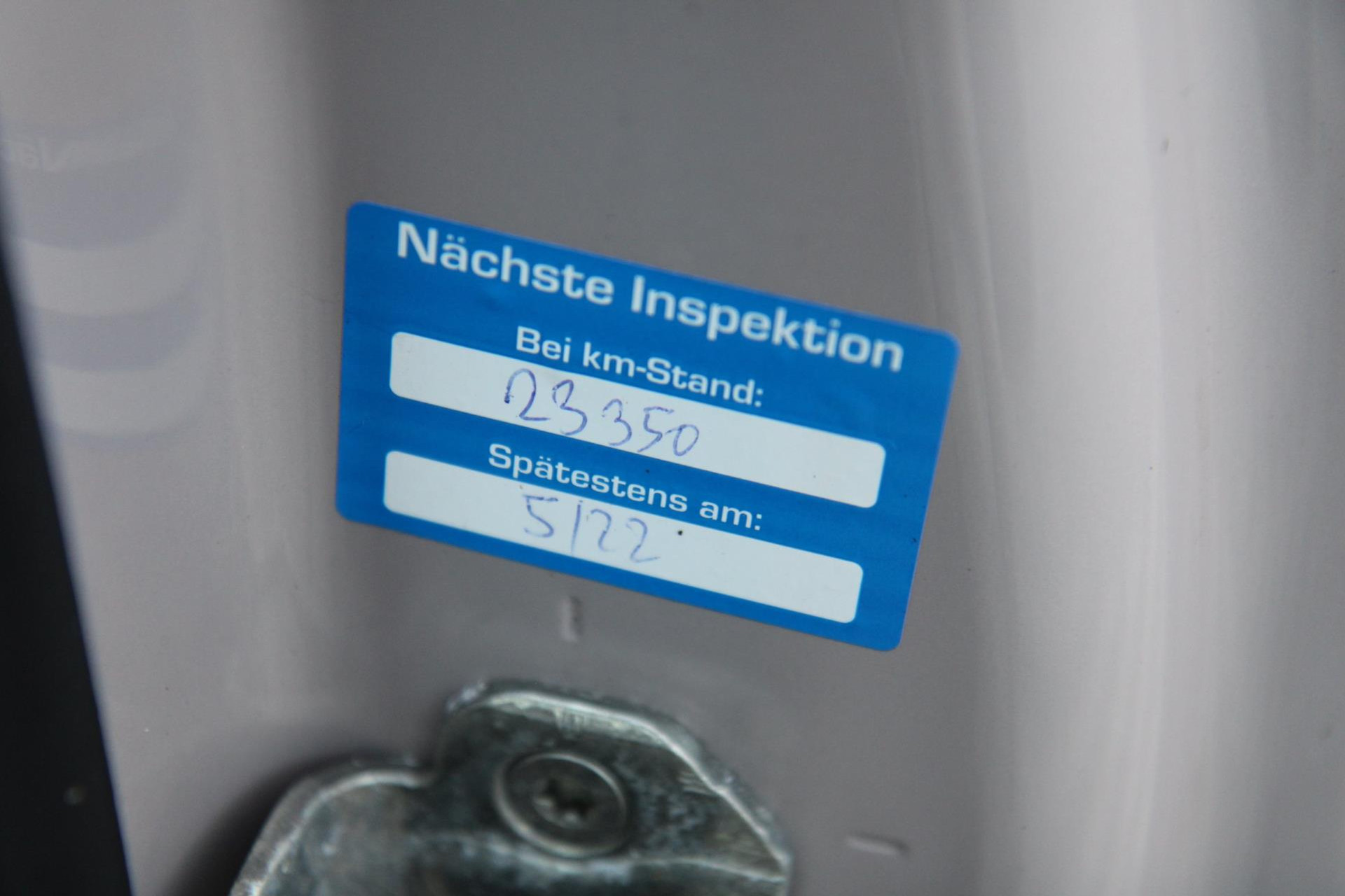 47337008-46.jpg