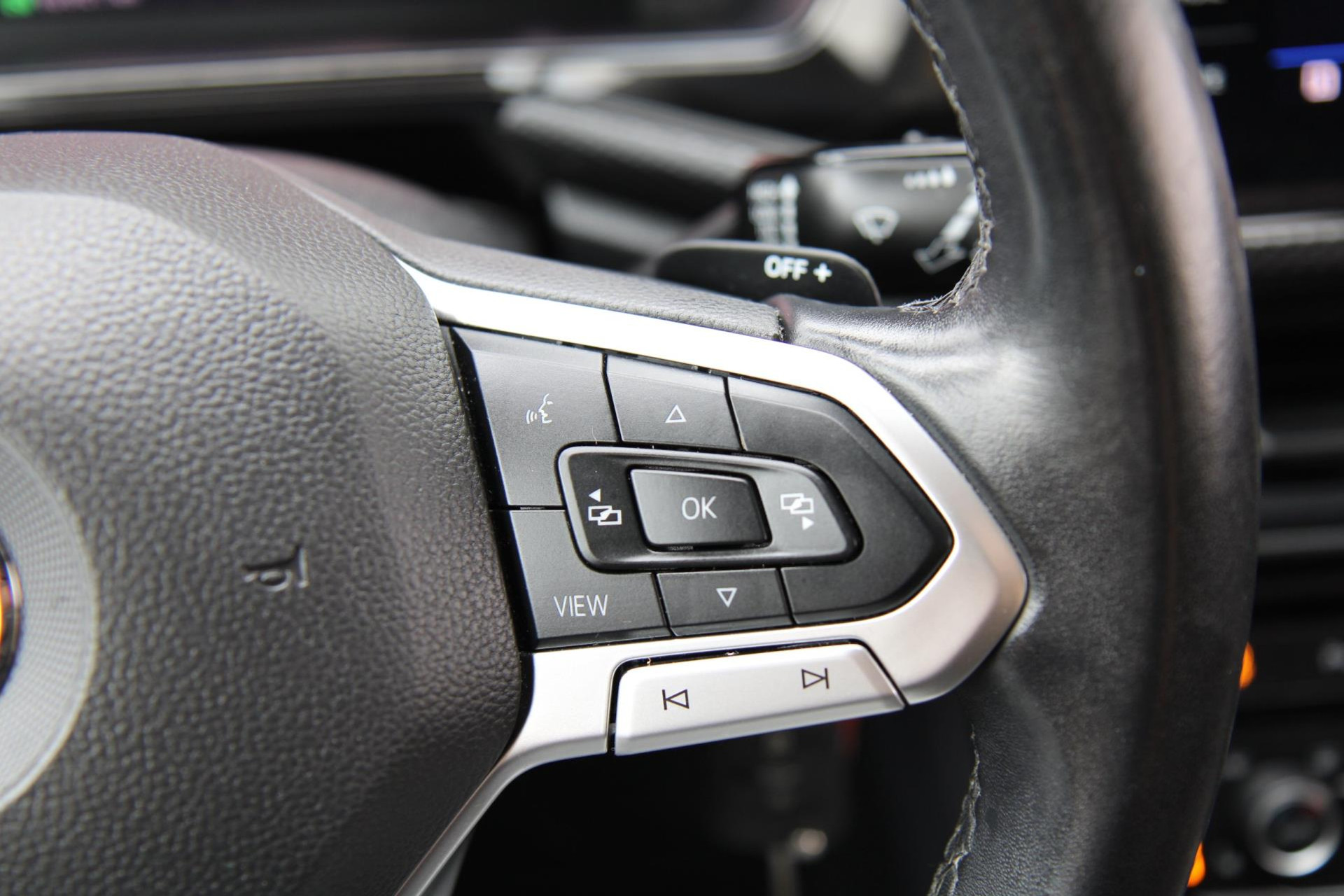 47377014-14.jpg