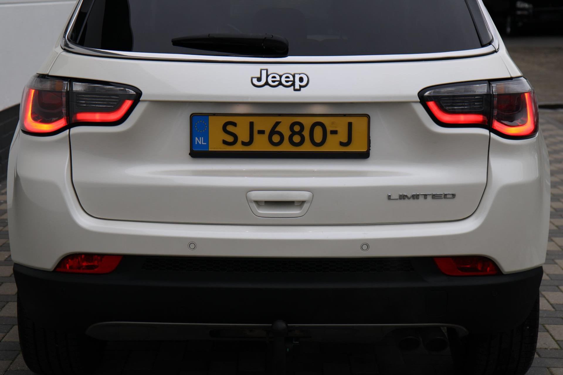 47716532-44.jpg