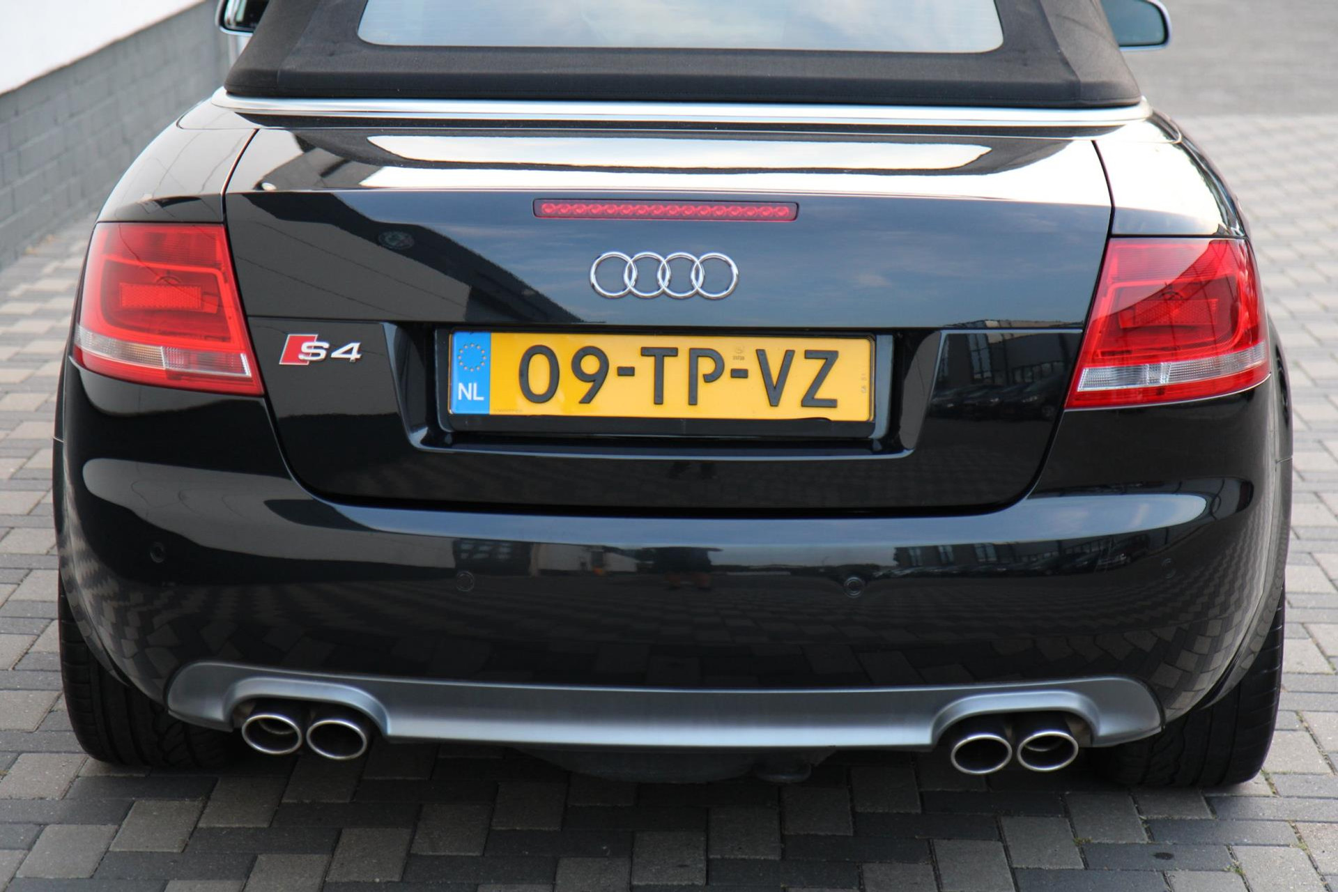 47767946-58.jpg