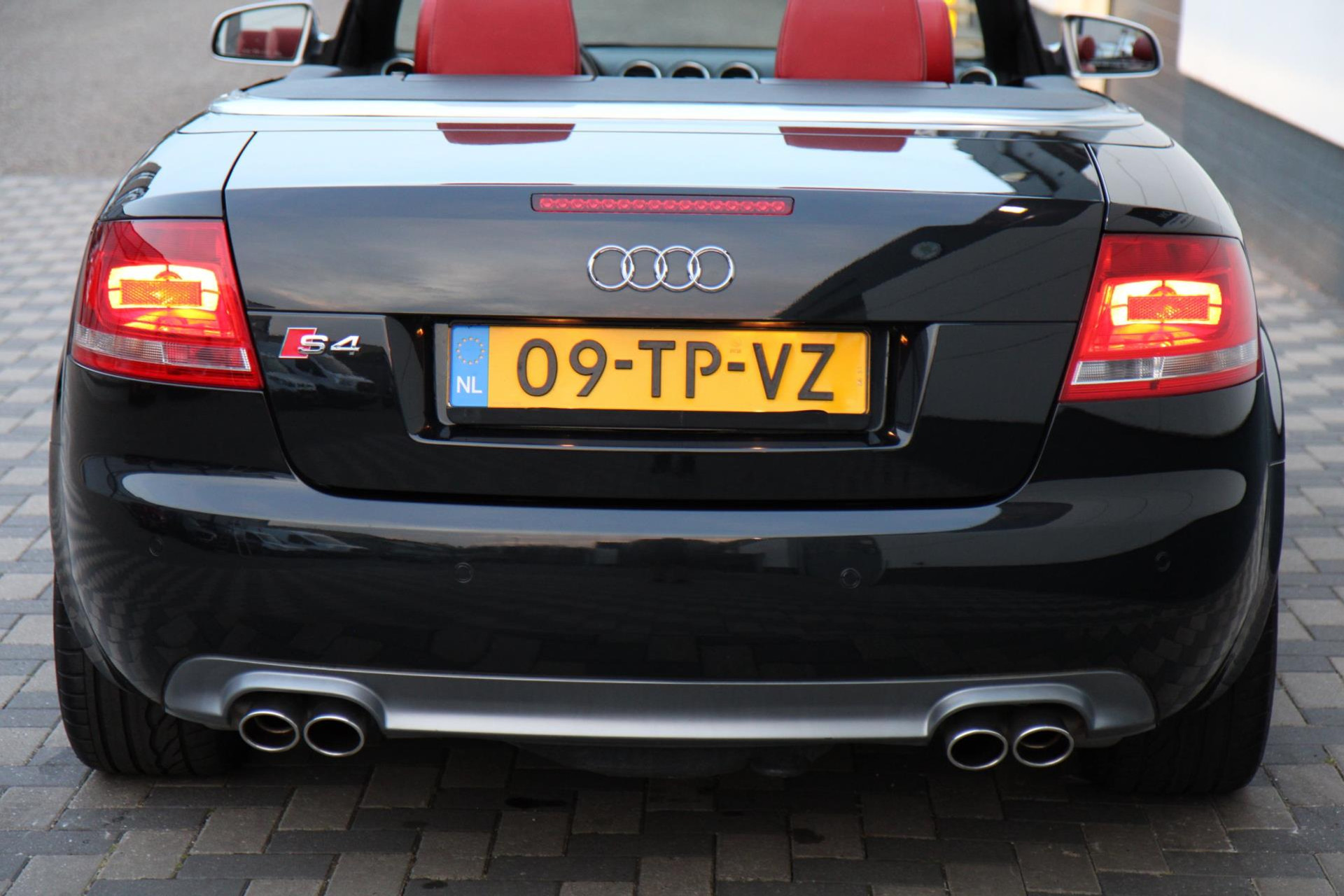 47767946-59.jpg