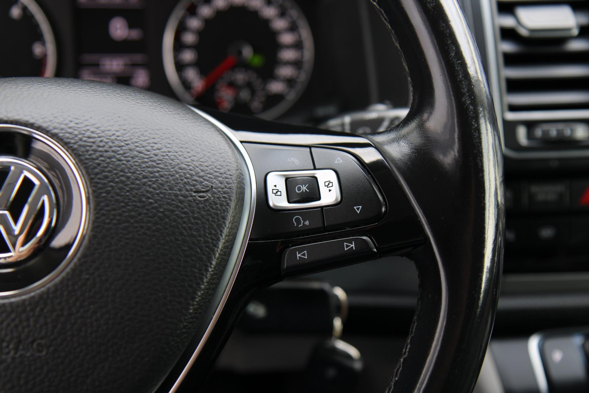 47950764-14.jpg
