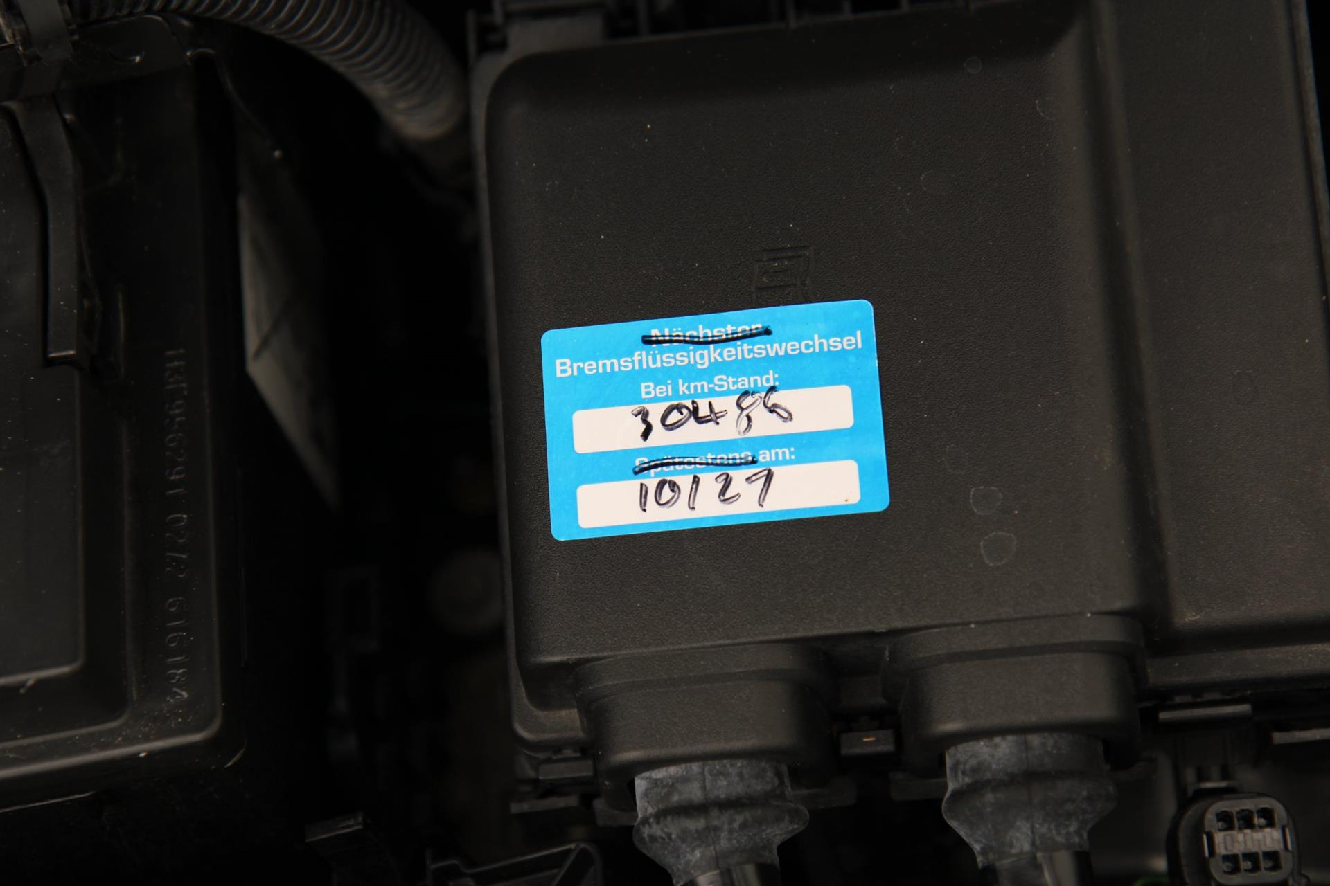 48281130-40.jpg