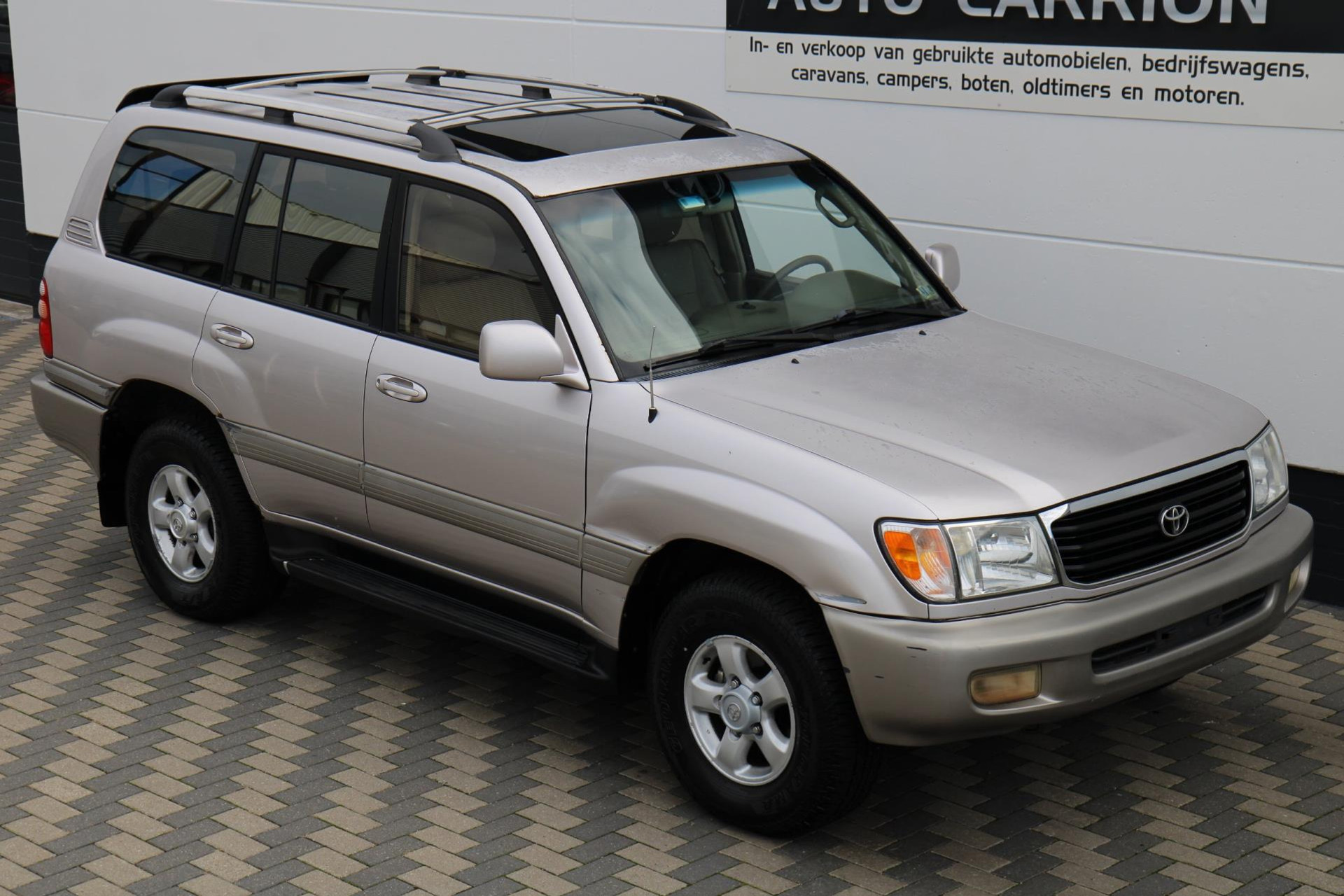 48305631-61.jpg