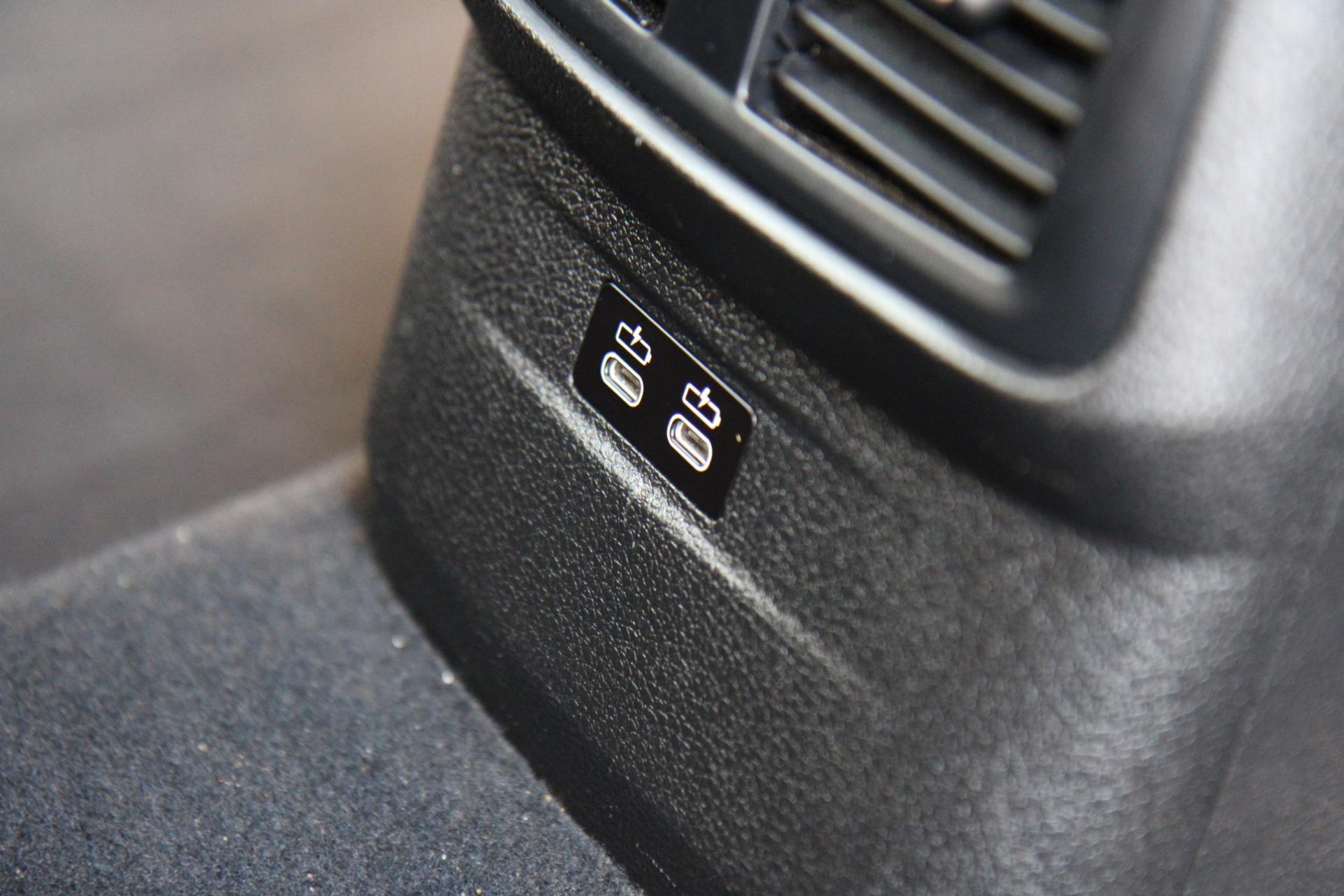 48378100-76.jpg