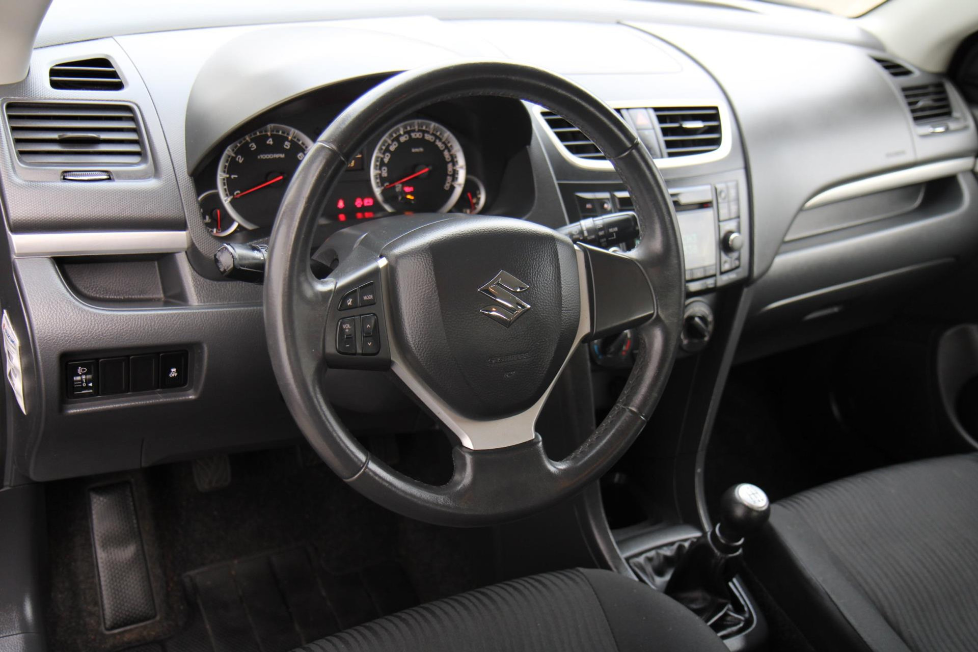 48513928-18.jpg
