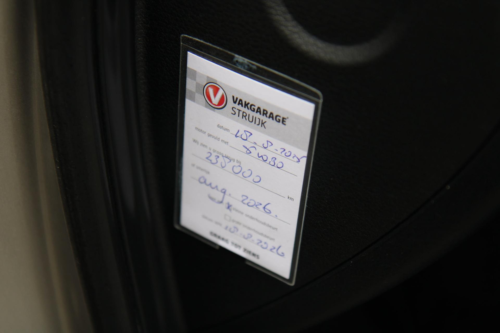 48535878-44.jpg