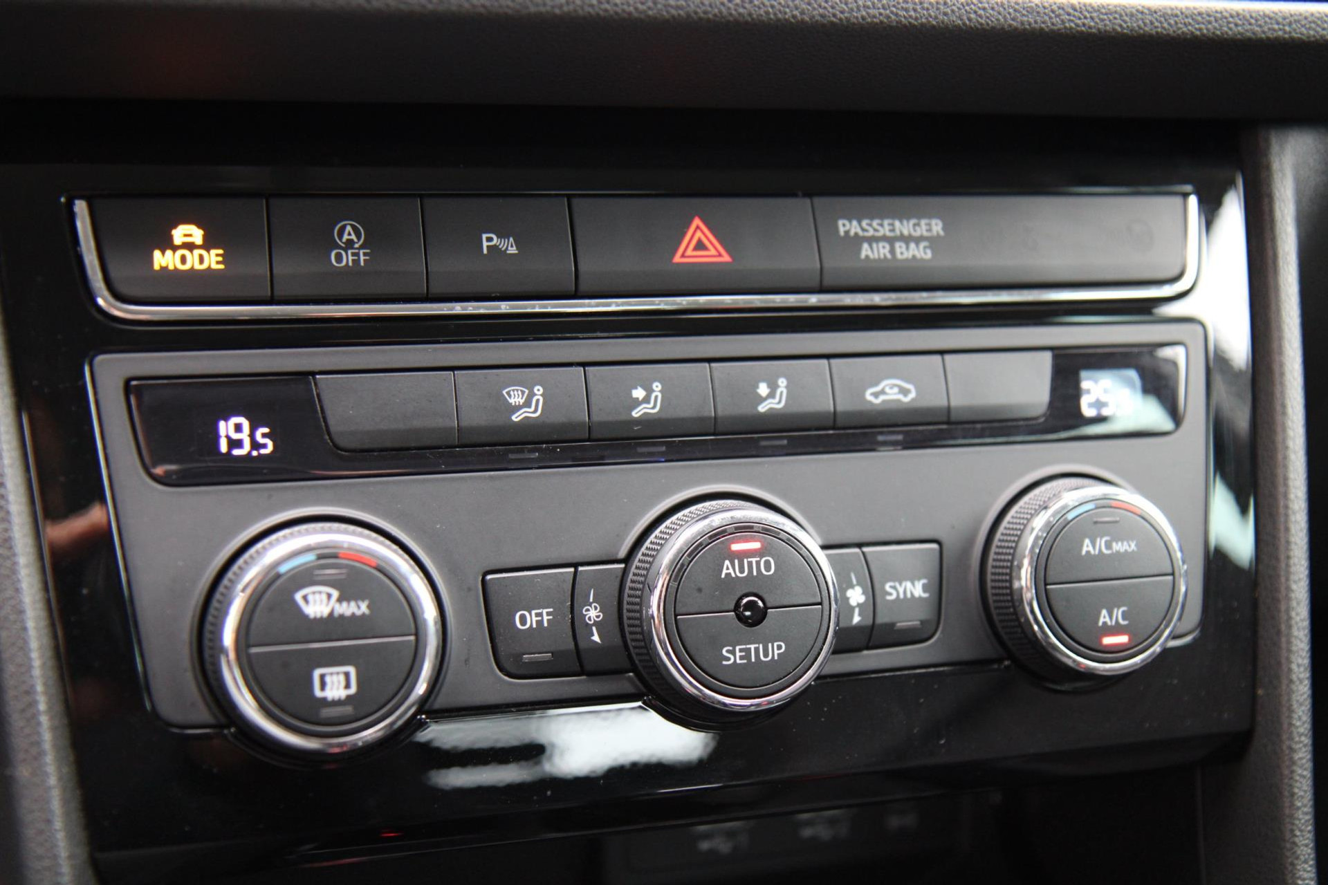 48625522-37.jpg